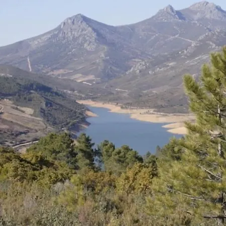 Charming House In With Pool And Mountain View Cañamero