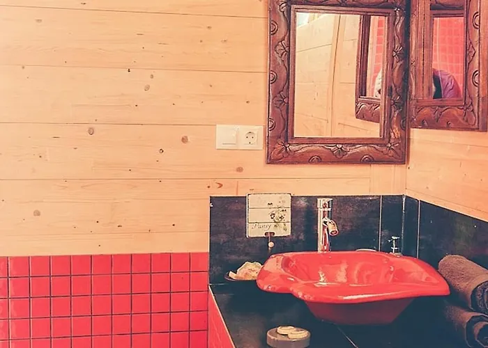 Charming House In With Pool And Mountain View Feriehus