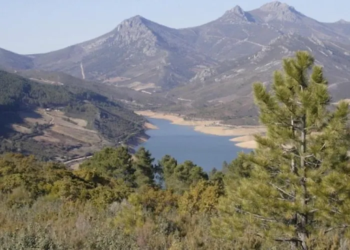 Charming House In With Pool And Mountain View Cañamero