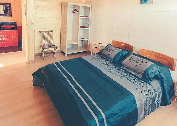 Feriehus Charming House In With Pool And Mountain View