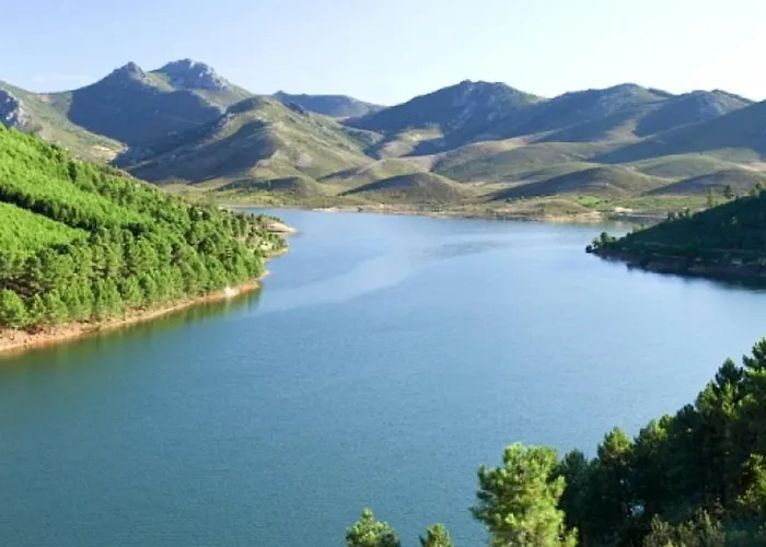 Charming House In With Pool And Mountain View Feriehus